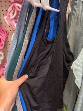 Lululemon Swiftly tanks size 6